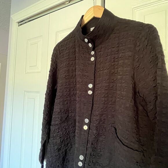 Women’s Habitat Clothing Black Button Blouse Scrunched Size Small - Picture 2 of 3